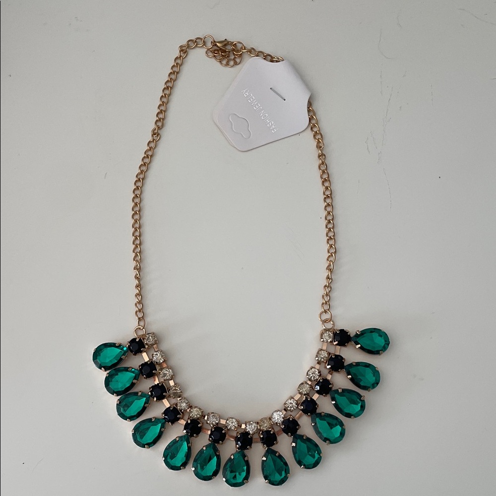 Elegant Green and Gold Necklace